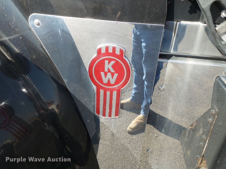 image for item H1181 2004 Kenworth W900 semi truck