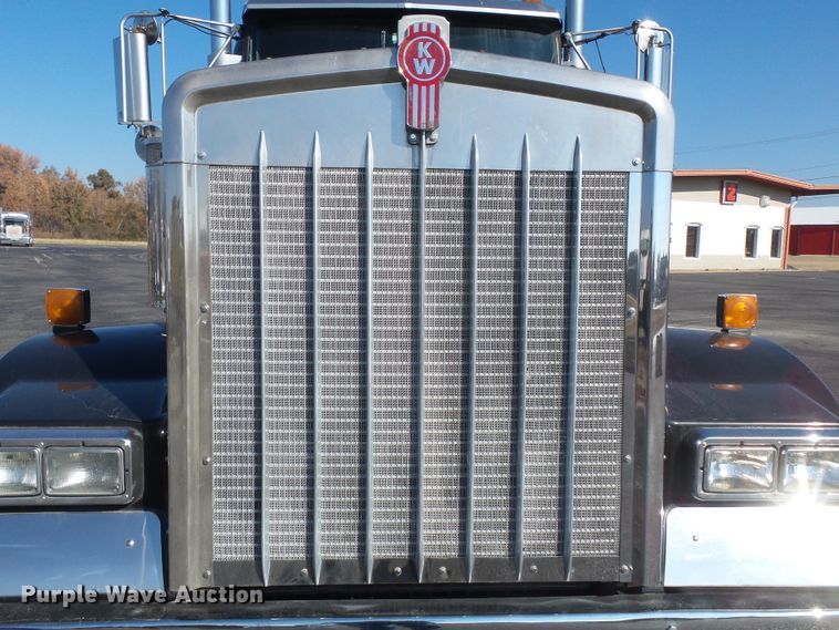 image for item H1181 2004 Kenworth W900 semi truck