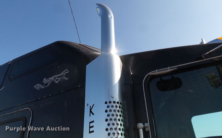 image for item H1181 2004 Kenworth W900 semi truck