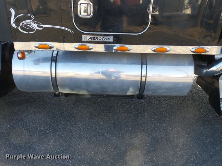 image for item H1181 2004 Kenworth W900 semi truck