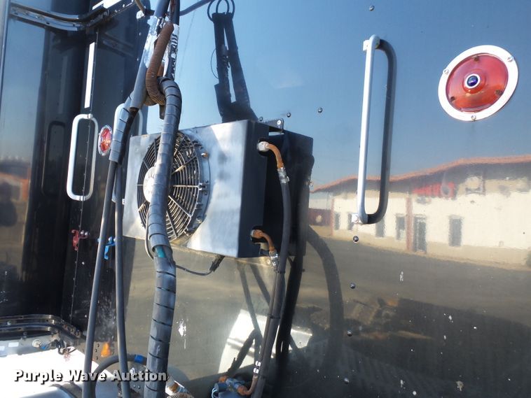 image for item H1181 2004 Kenworth W900 semi truck