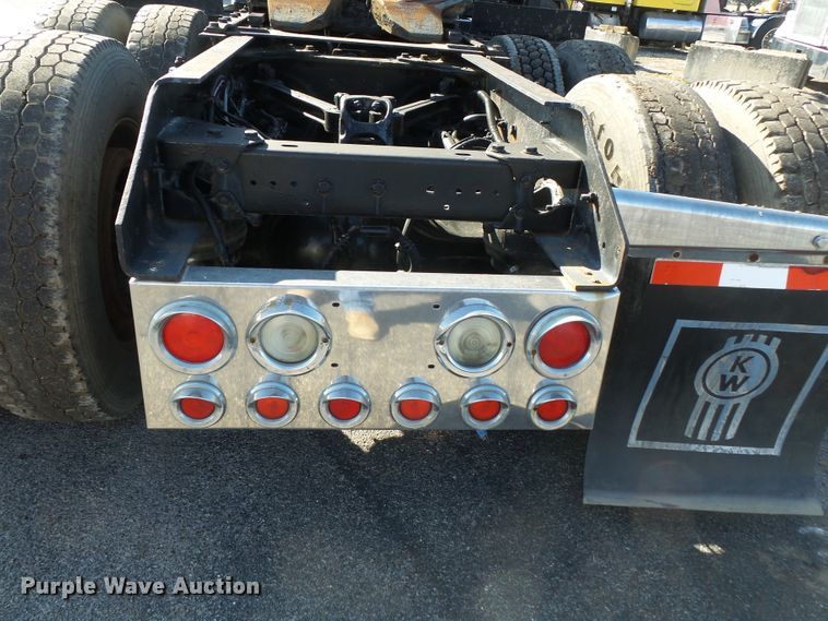 image for item H1181 2004 Kenworth W900 semi truck