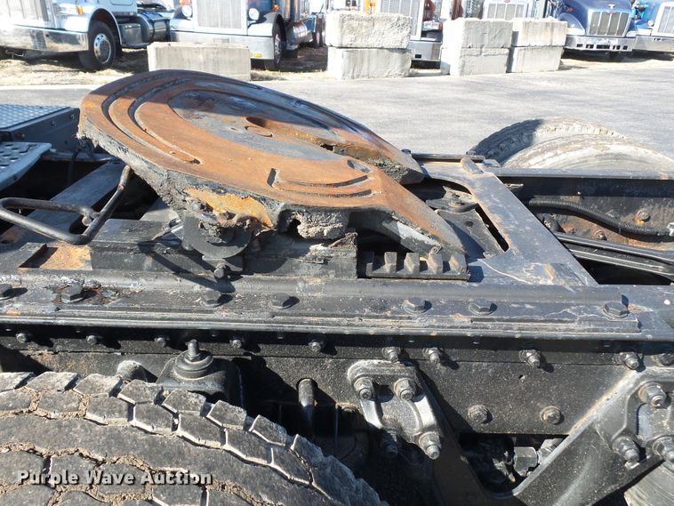 image for item H1181 2004 Kenworth W900 semi truck