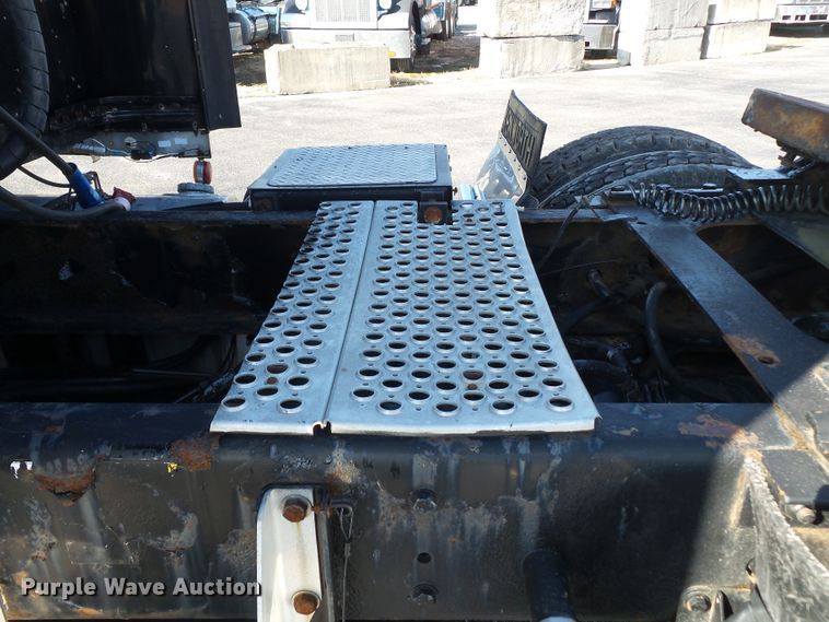 image for item H1181 2004 Kenworth W900 semi truck