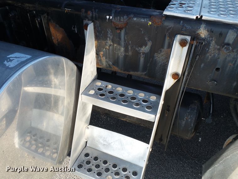 image for item H1181 2004 Kenworth W900 semi truck