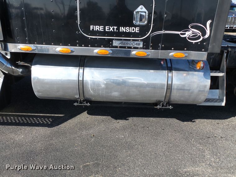 image for item H1181 2004 Kenworth W900 semi truck