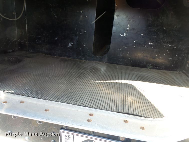 image for item H1181 2004 Kenworth W900 semi truck