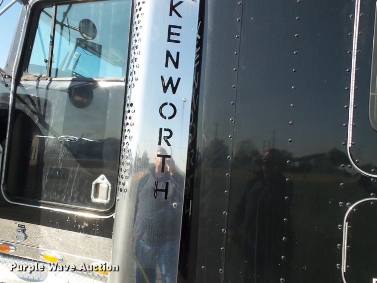 image for item H1181 2004 Kenworth W900 semi truck