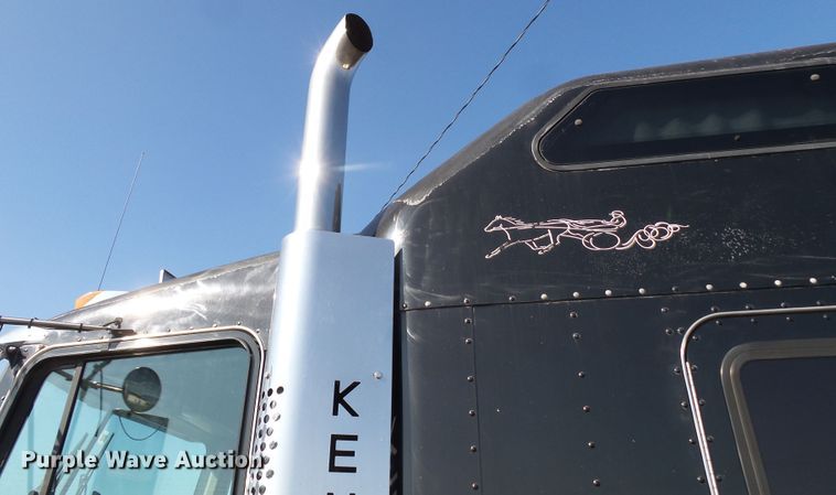 image for item H1181 2004 Kenworth W900 semi truck