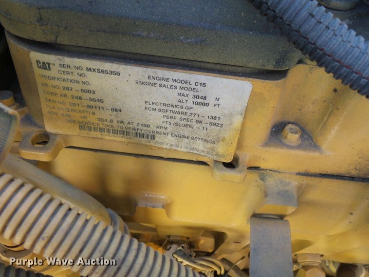 image for item H1181 2004 Kenworth W900 semi truck