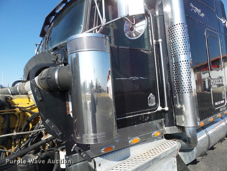 image for item H1181 2004 Kenworth W900 semi truck