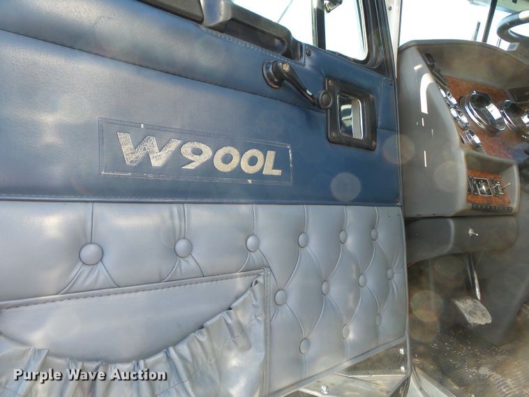 image for item H1181 2004 Kenworth W900 semi truck