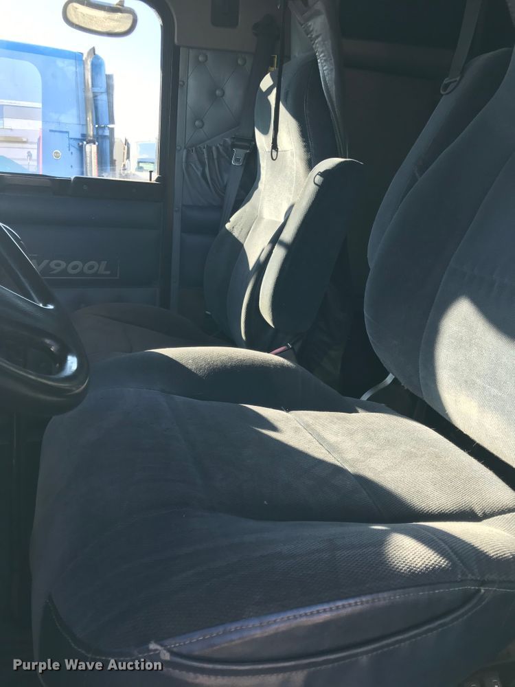 image for item H1181 2004 Kenworth W900 semi truck