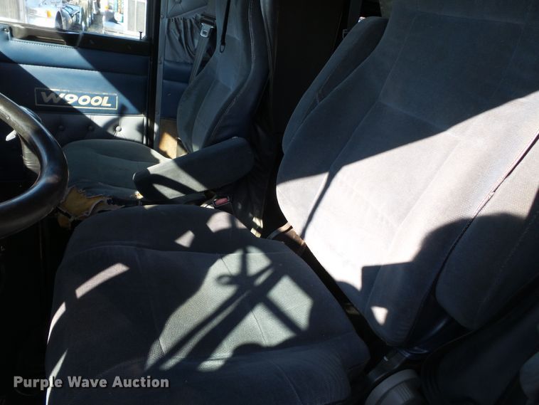 image for item H1181 2004 Kenworth W900 semi truck