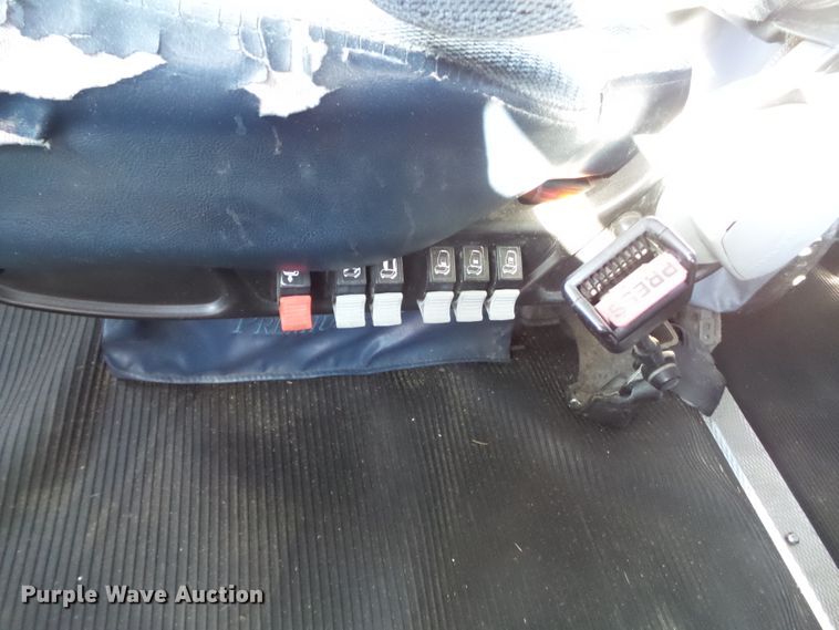 image for item H1181 2004 Kenworth W900 semi truck