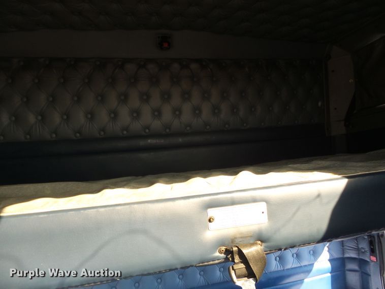 image for item H1181 2004 Kenworth W900 semi truck