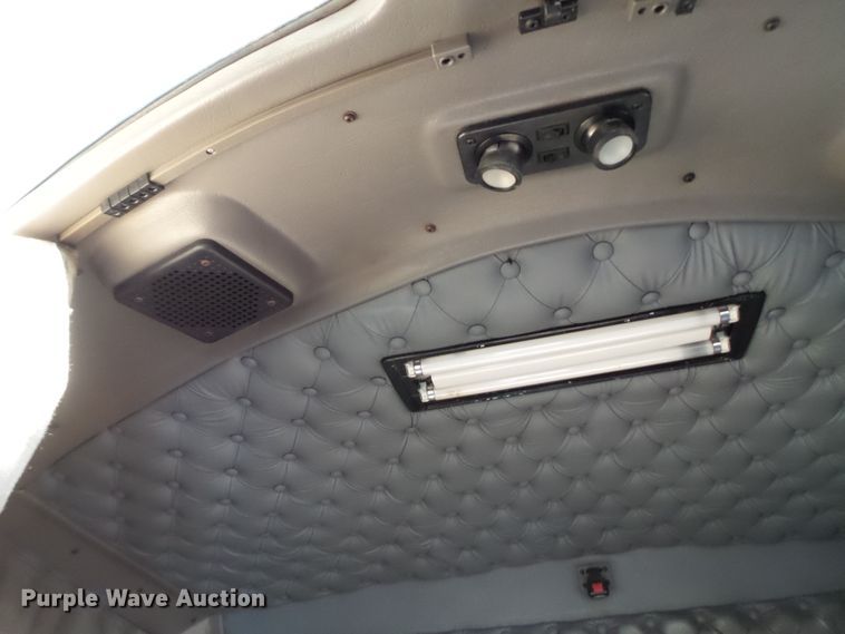 image for item H1181 2004 Kenworth W900 semi truck