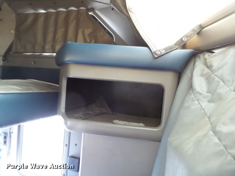 image for item H1181 2004 Kenworth W900 semi truck