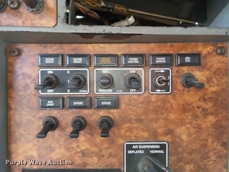 image for item H1181 2004 Kenworth W900 semi truck