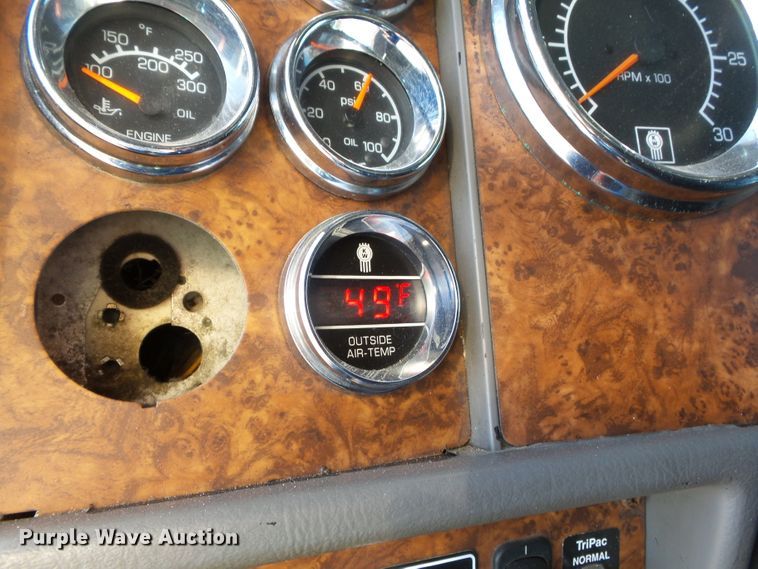 image for item H1181 2004 Kenworth W900 semi truck