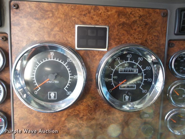 image for item H1181 2004 Kenworth W900 semi truck