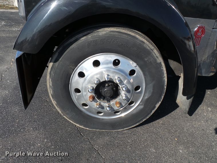 image for item H1181 2004 Kenworth W900 semi truck