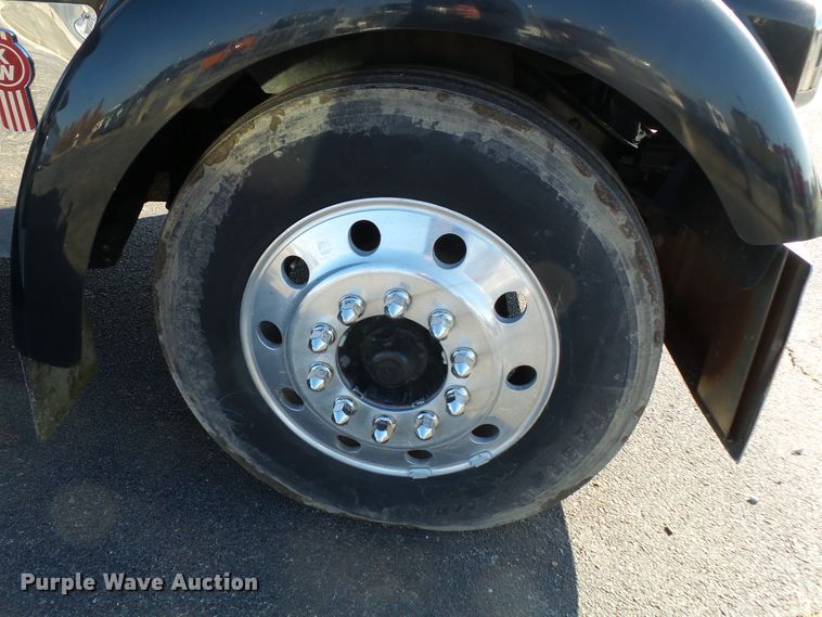 image for item H1181 2004 Kenworth W900 semi truck