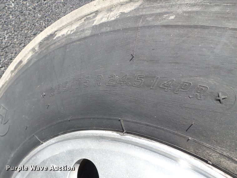 image for item H1181 2004 Kenworth W900 semi truck