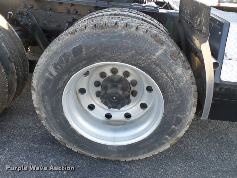 image for item H1181 2004 Kenworth W900 semi truck