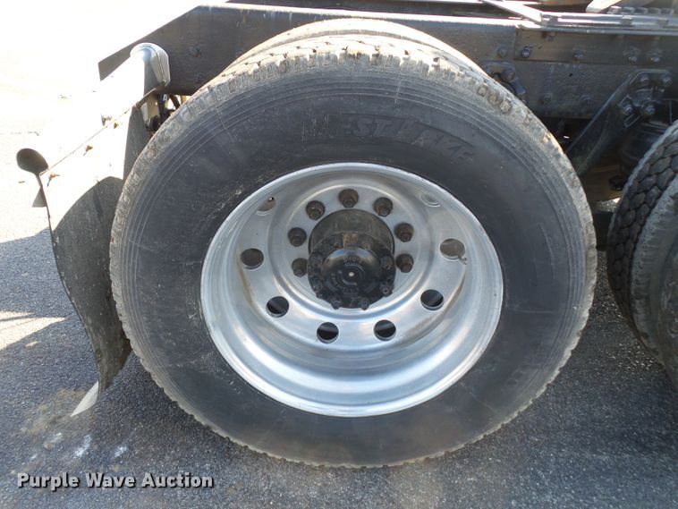 image for item H1181 2004 Kenworth W900 semi truck