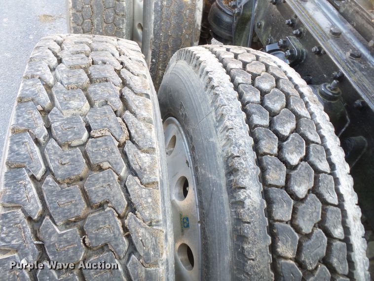 image for item H1181 2004 Kenworth W900 semi truck