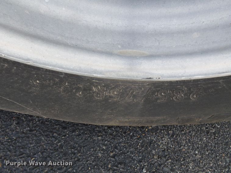 image for item H1181 2004 Kenworth W900 semi truck