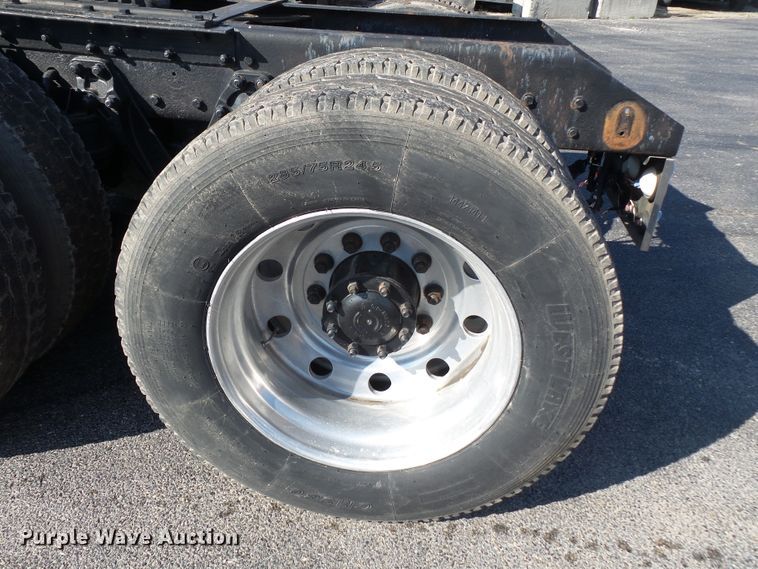 image for item H1181 2004 Kenworth W900 semi truck