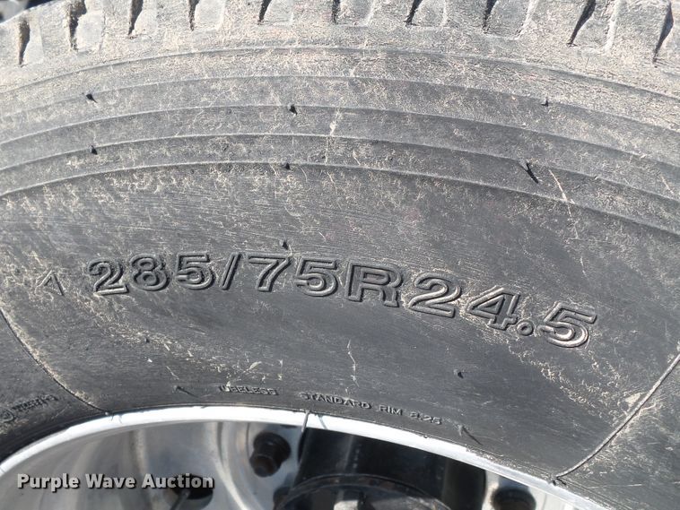 image for item H1181 2004 Kenworth W900 semi truck