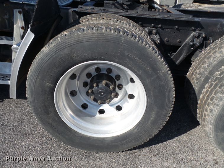 image for item H1181 2004 Kenworth W900 semi truck