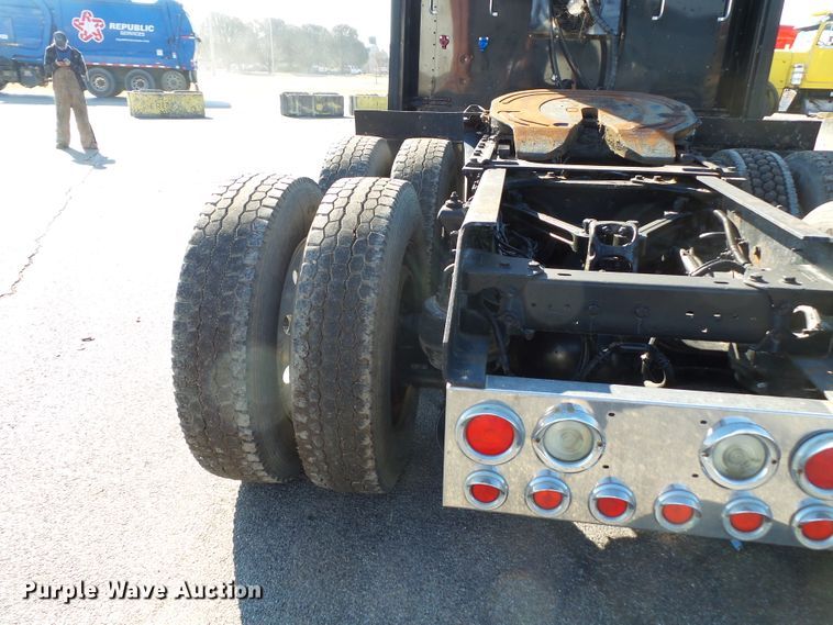 image for item H1181 2004 Kenworth W900 semi truck