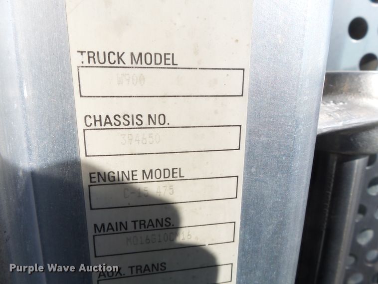 image for item H1181 2004 Kenworth W900 semi truck