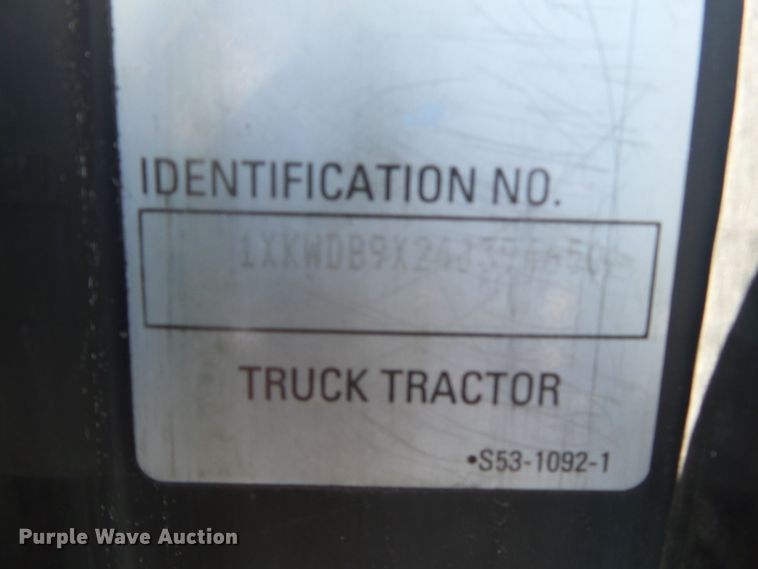 image for item H1181 2004 Kenworth W900 semi truck