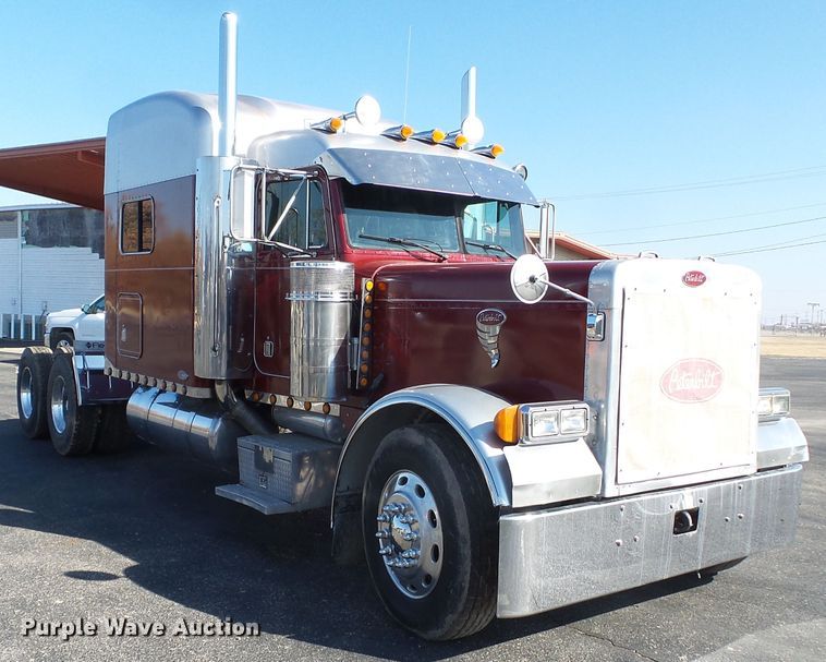 image for item H1182 2004 Peterbilt 379 semi truck