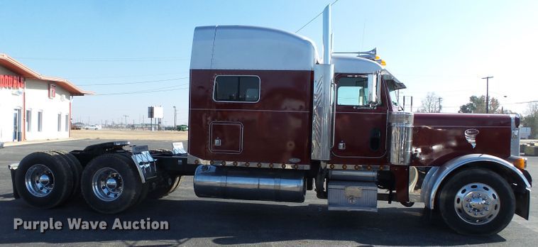 image for item H1182 2004 Peterbilt 379 semi truck