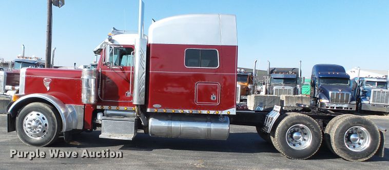 image for item H1182 2004 Peterbilt 379 semi truck