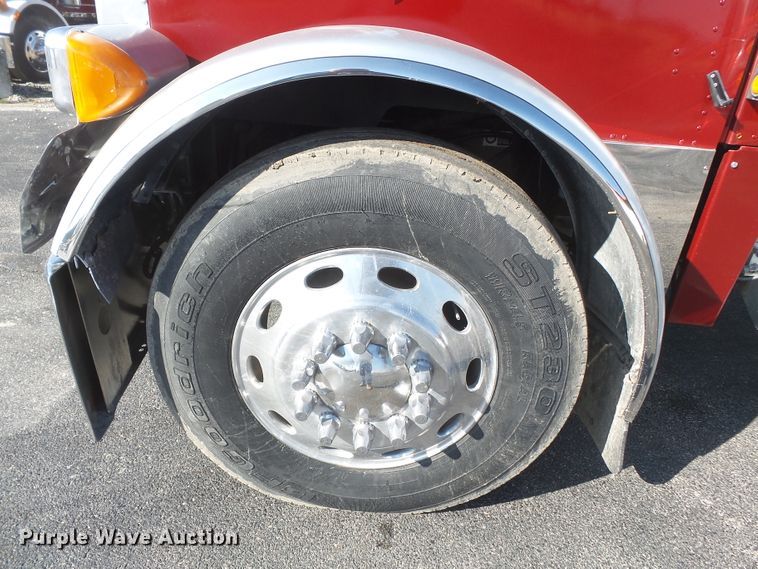 image for item H1182 2004 Peterbilt 379 semi truck