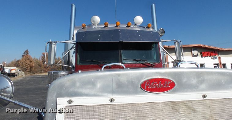 image for item H1182 2004 Peterbilt 379 semi truck