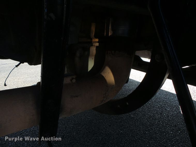 image for item H1182 2004 Peterbilt 379 semi truck