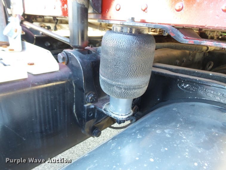 image for item H1182 2004 Peterbilt 379 semi truck