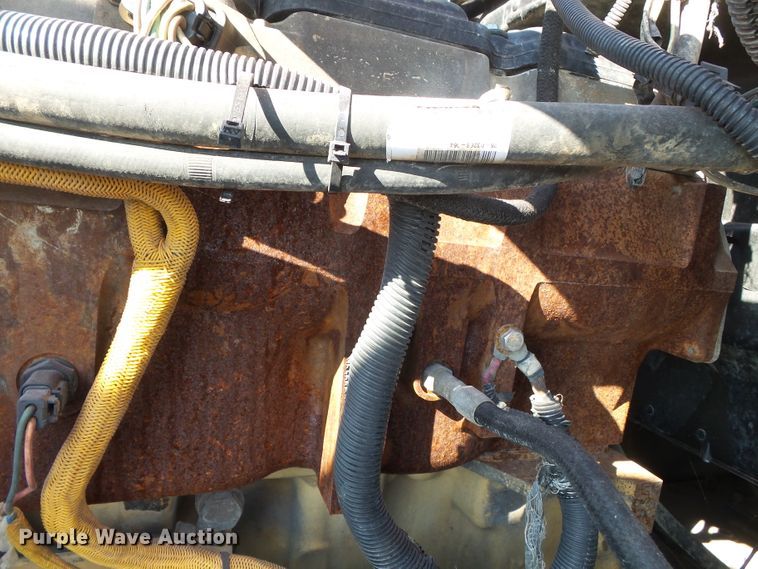 image for item H1182 2004 Peterbilt 379 semi truck