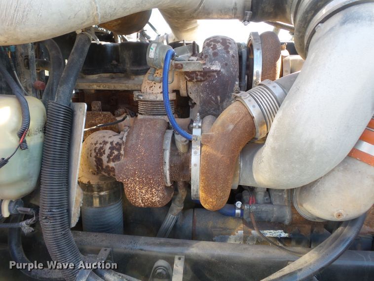 image for item H1182 2004 Peterbilt 379 semi truck