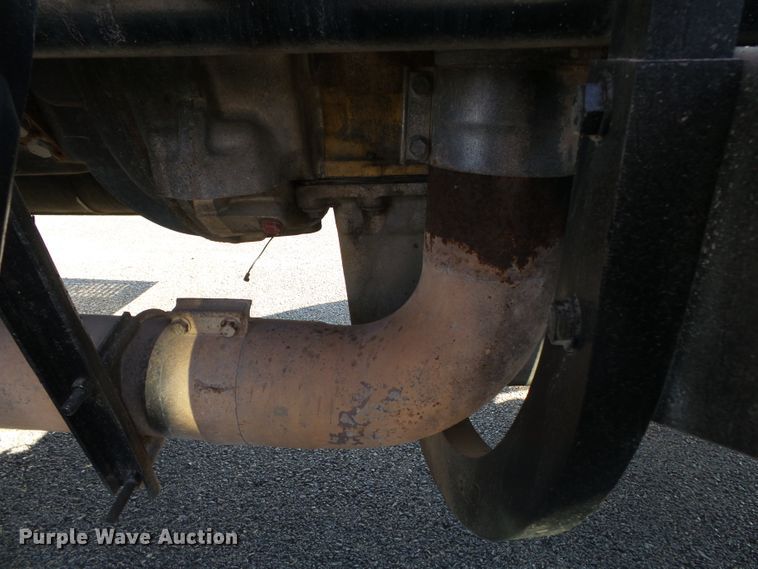 image for item H1182 2004 Peterbilt 379 semi truck