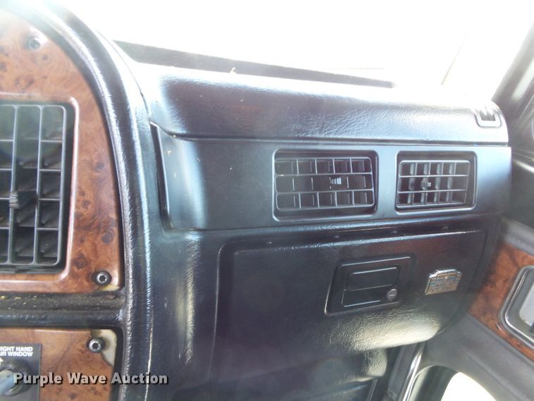 image for item H1182 2004 Peterbilt 379 semi truck