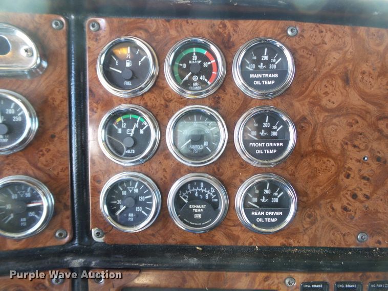 image for item H1182 2004 Peterbilt 379 semi truck